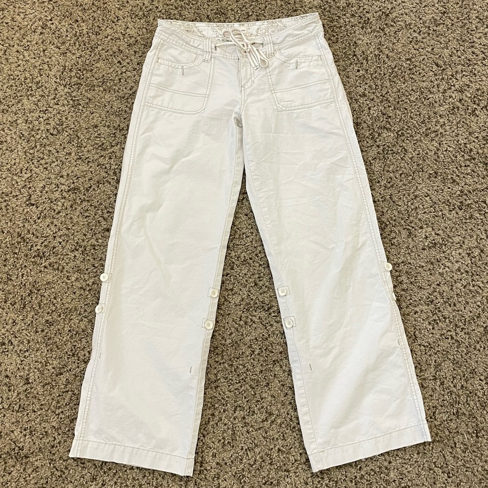 cute white pants